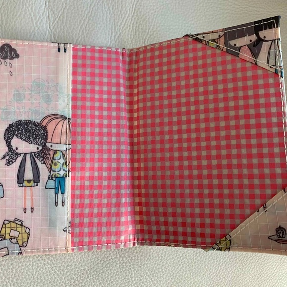 Cute Pairs theme passport holder - Brand New - Picture 4 of 4